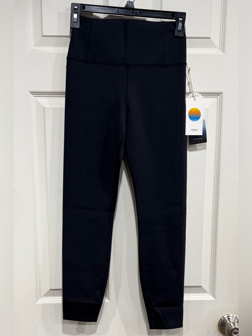 Vuori Women's Medium Evolve Legging Tights Black NWT 7/8 Length 4-Way Stretch